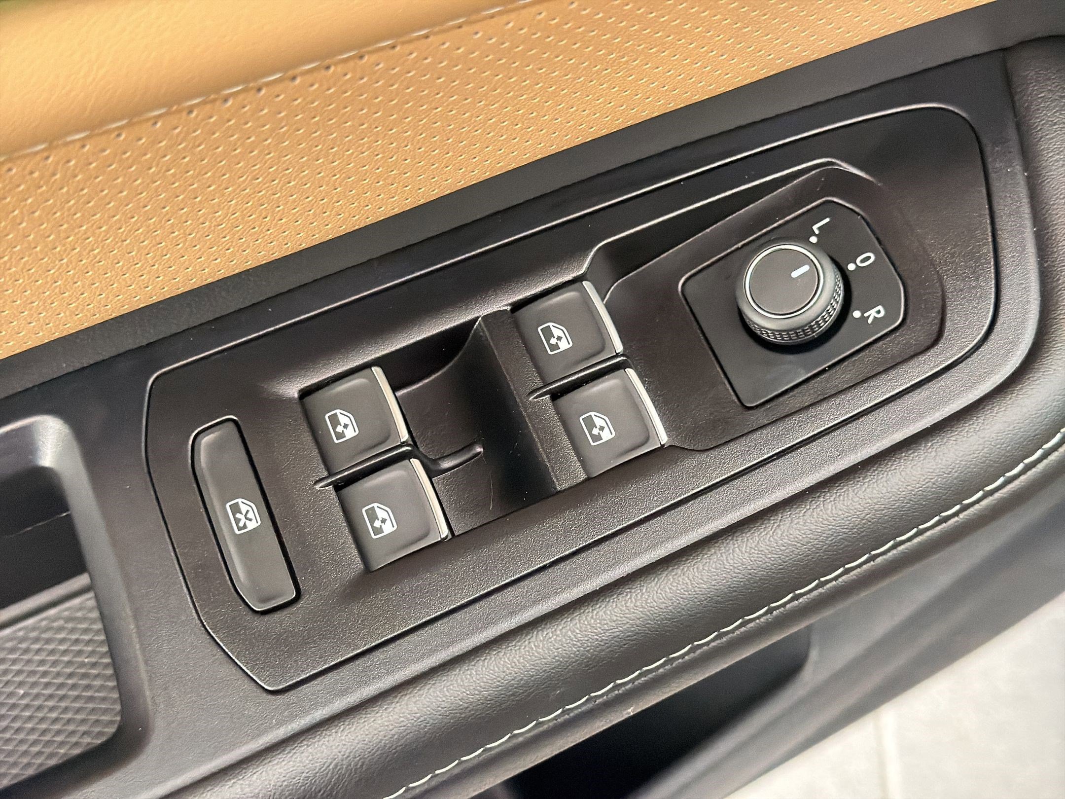 Certified 2025 Volkswagen Atlas Cross Sport SEL image 13