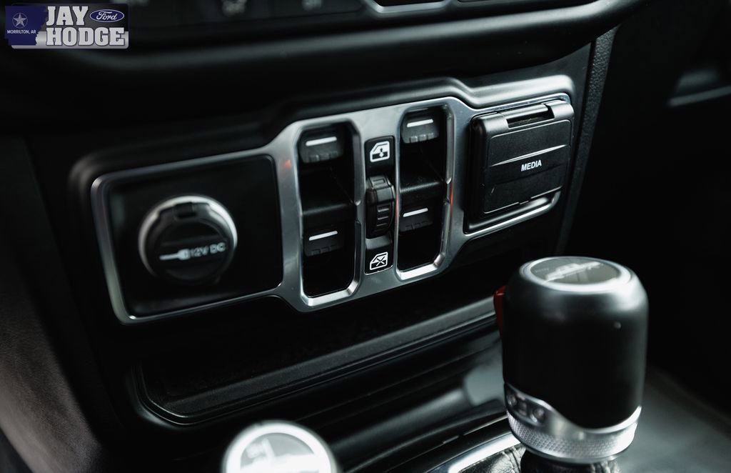 Used 2020 Jeep Gladiator Overland w/ Cold Weather Group image 4