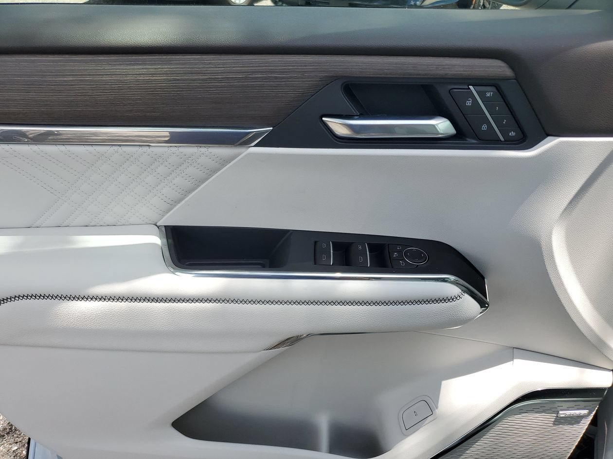 New 2026 GMC Acadia Denali w/ Super Cruise Package FWD image 17