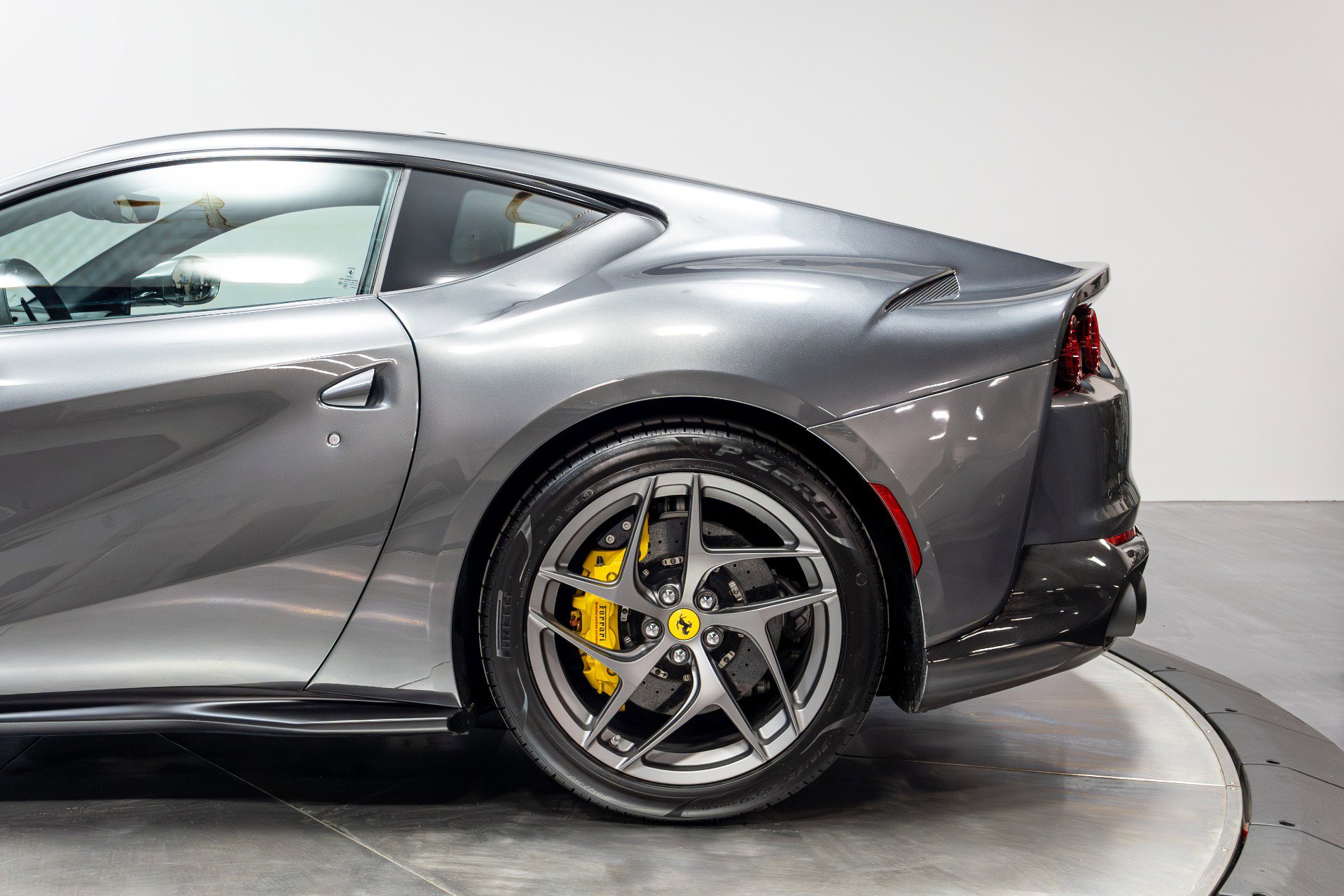 Used 2020 Ferrari 812 Superfast RWD image 34