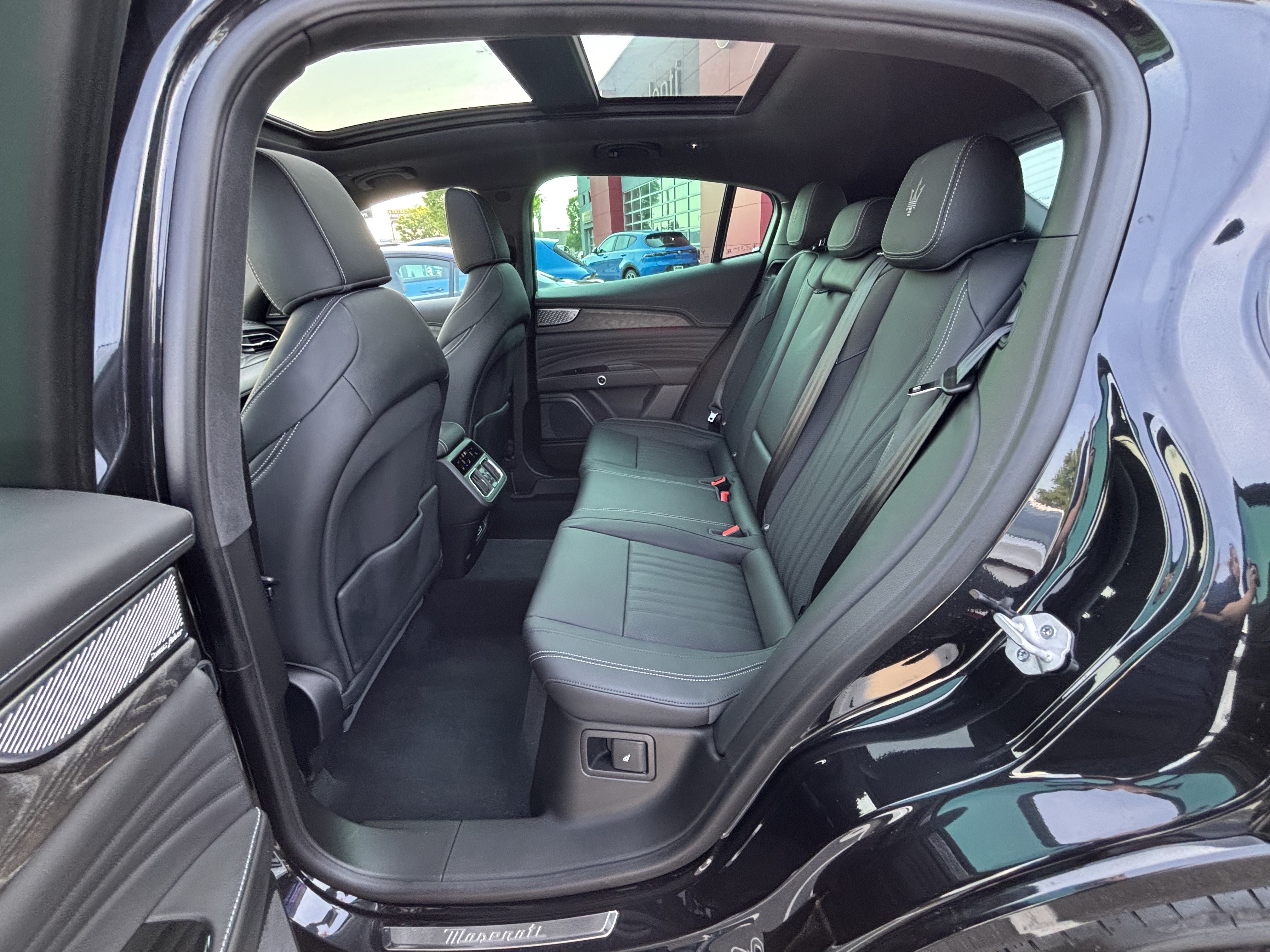 Used 2025 Maserati Grecale Folgore AWD/4WD image 41
