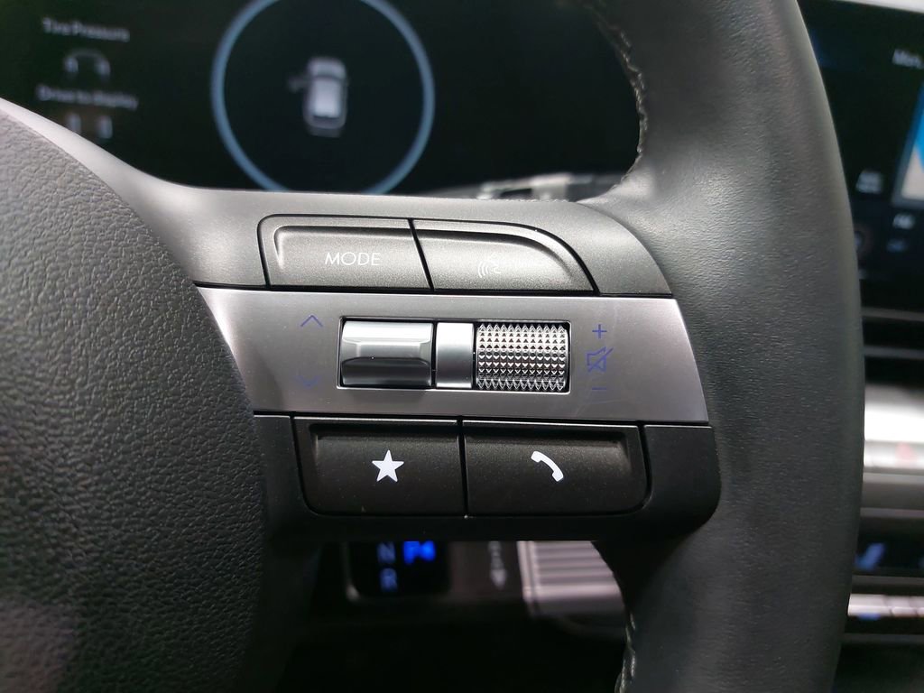 Certified 2025 Hyundai Kona Limited image 18