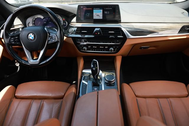 Used 2018 BMW 540i RWD image 2