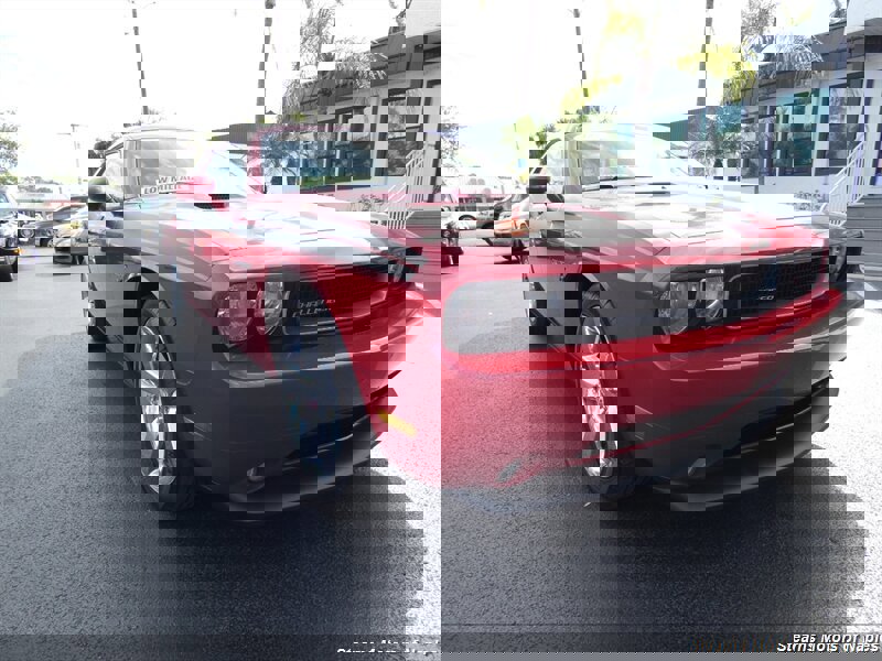 Used 2011 Dodge Challenger SE image 1