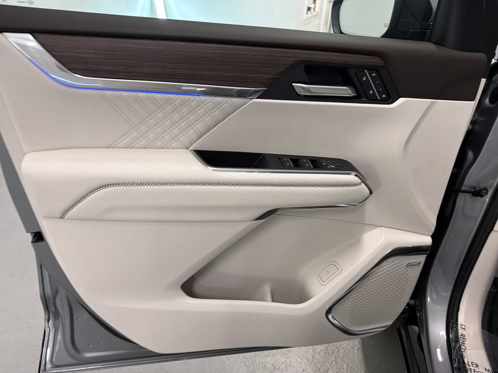 New 2026 GMC Acadia Denali w/ Super Cruise Package FWD image 11