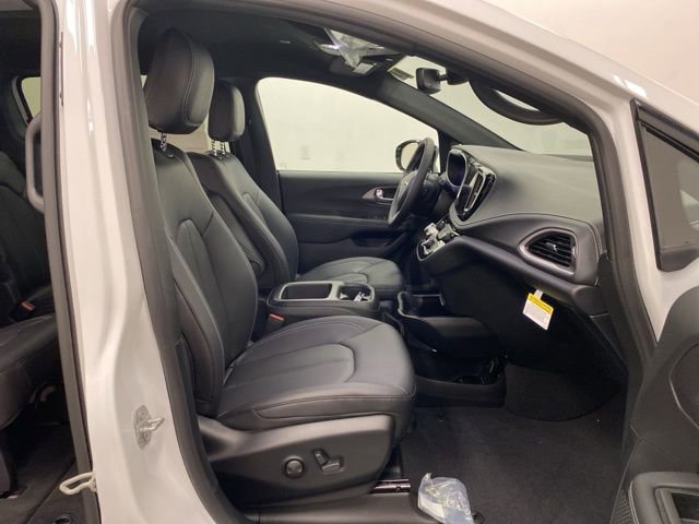 New 2026 Chrysler Pacifica Select image 23