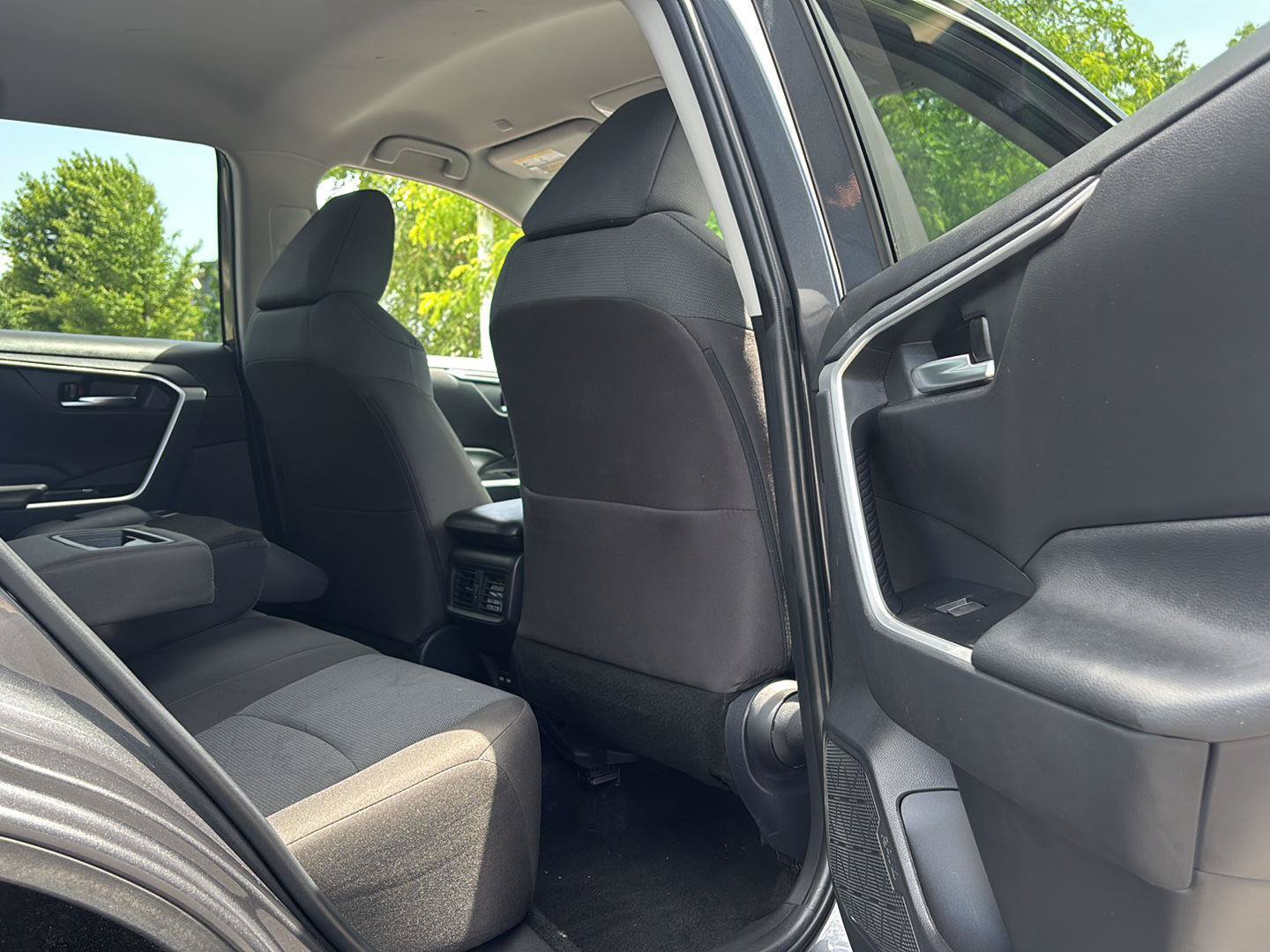 Used 2025 Toyota RAV4 XLE AWD/4WD image 22