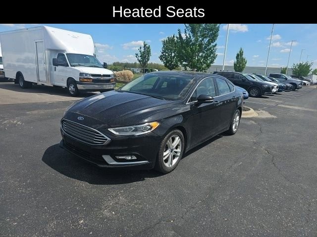 Used 2018 Ford Fusion SE w/ Fusion SE Technology Package FWD image 2