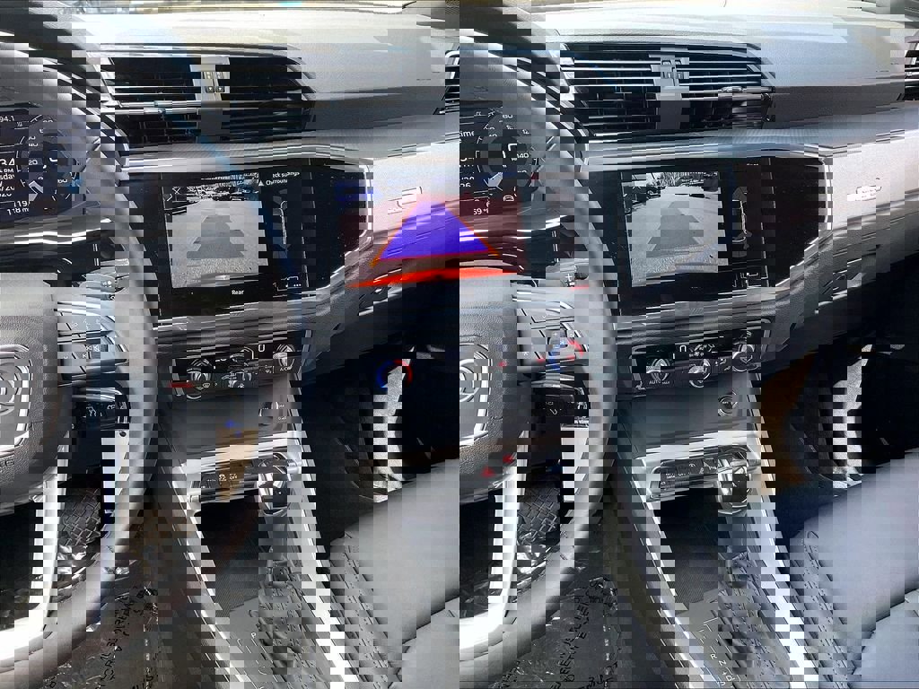 Used 2025 Audi Q3 2.0T Premium image 17