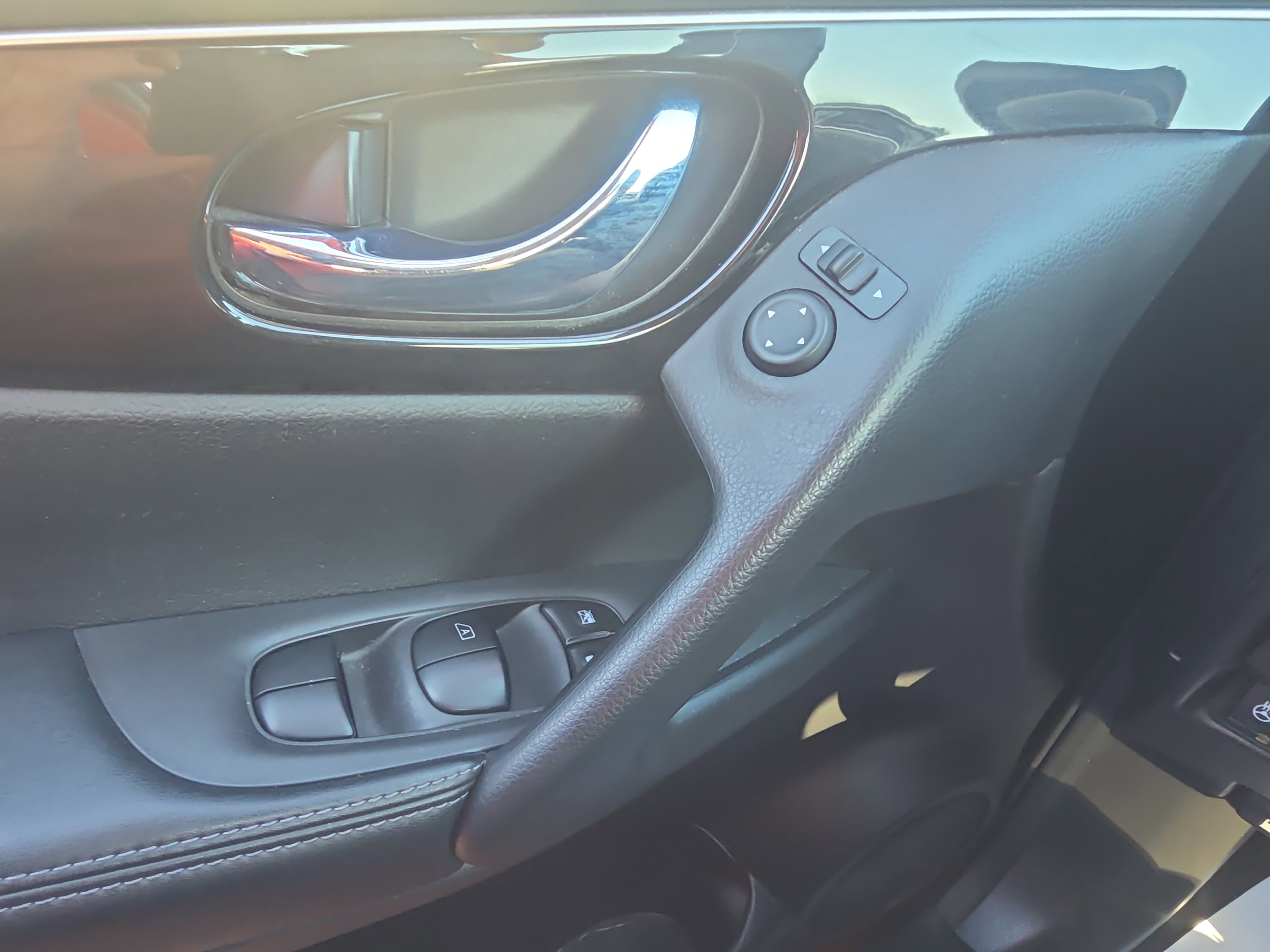 Used 2017 Nissan Rogue Sport SL w/ SL Premium Package image 34