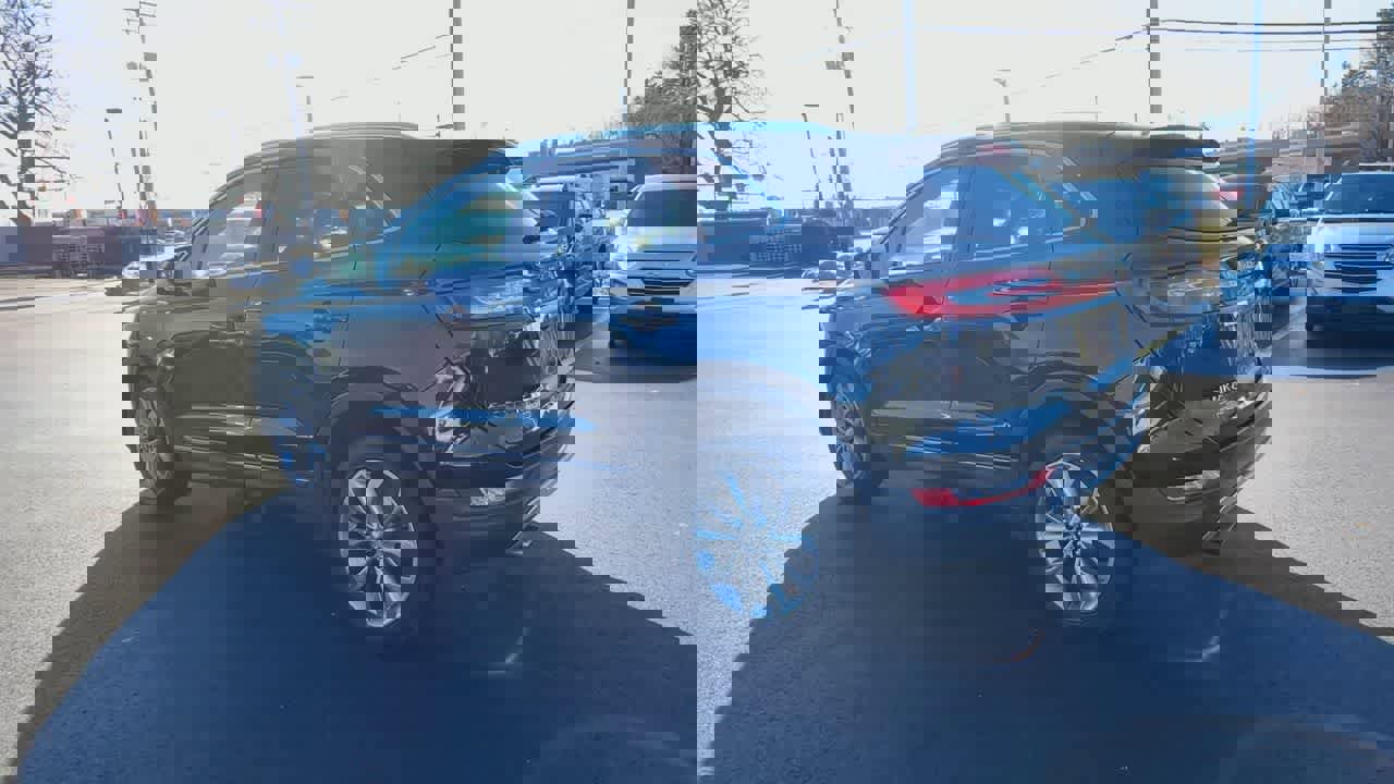 Used 2017 Lincoln MKC Select w/ Lincoln MKC Climate Package image 6