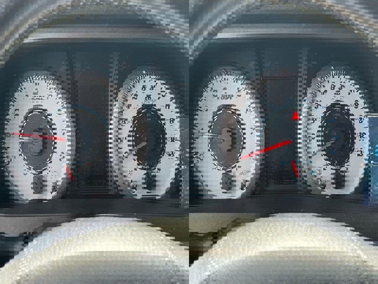 Used 2018 Toyota Sienna SE w/ Carpet Mat Package image 8