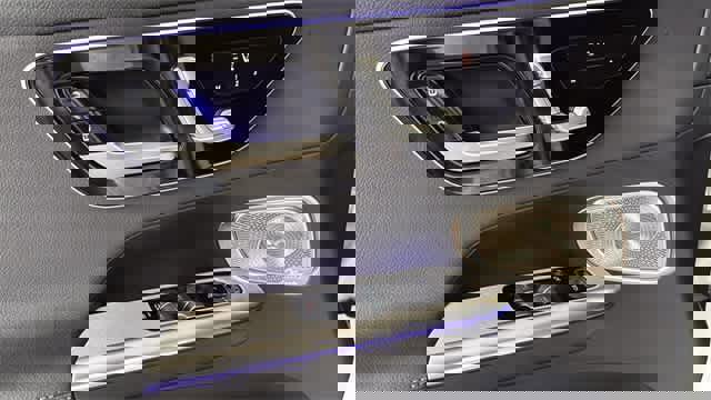 Used 2025 Mercedes-Benz GLC 300 4MATIC image 65