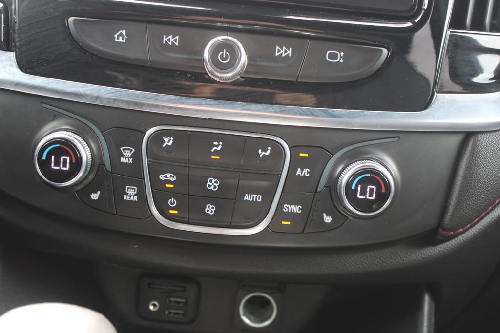 Used 2022 Chevrolet Traverse RS FWD image 41