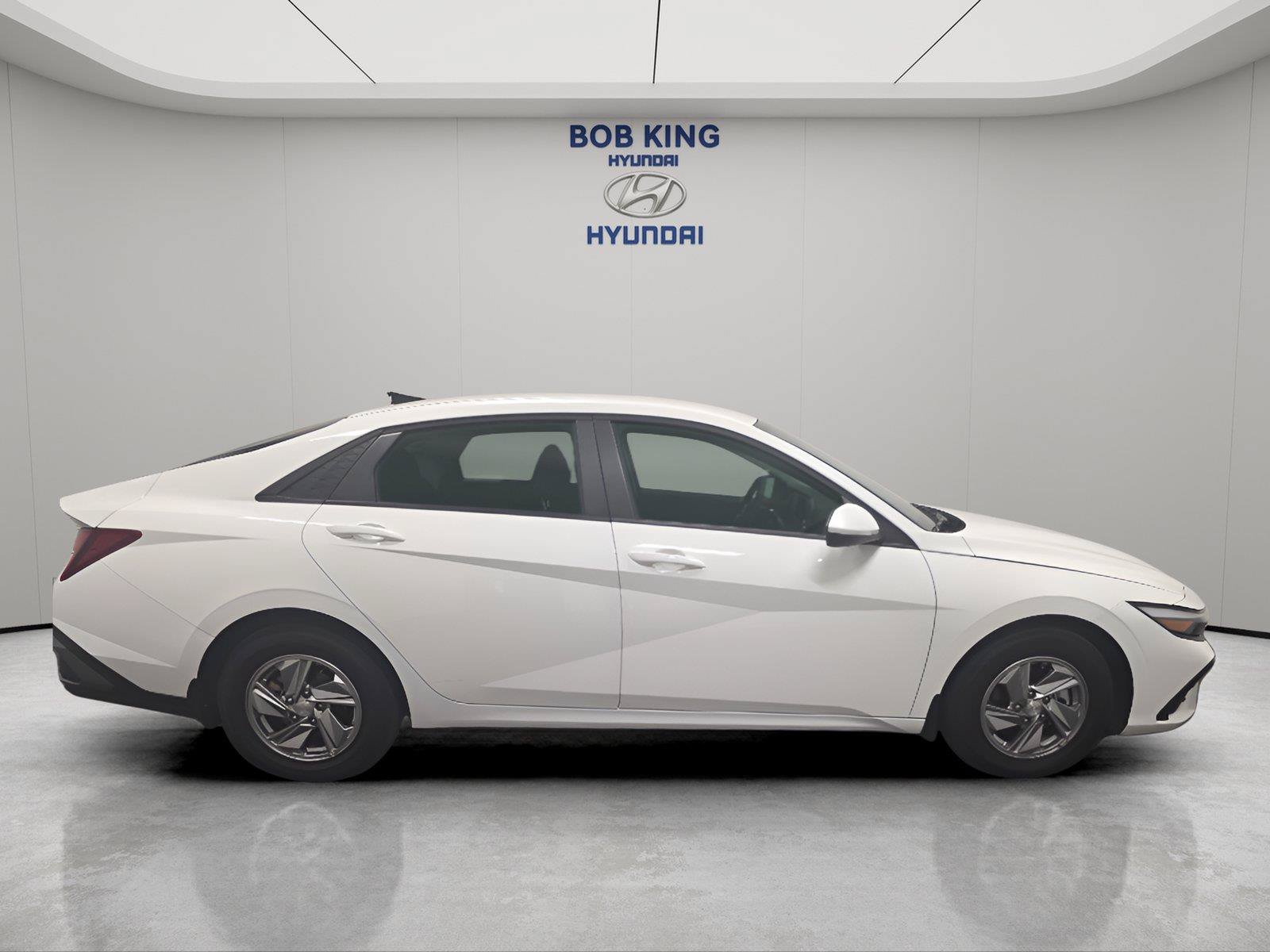 Used 2026 Hyundai Elantra SE FWD image 6