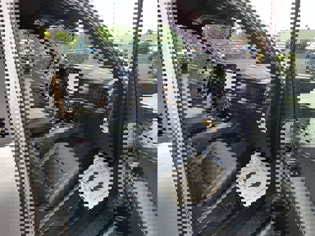 New 2025 Ford F150 Lariat w/ Equipment Group 501A Mid image 27