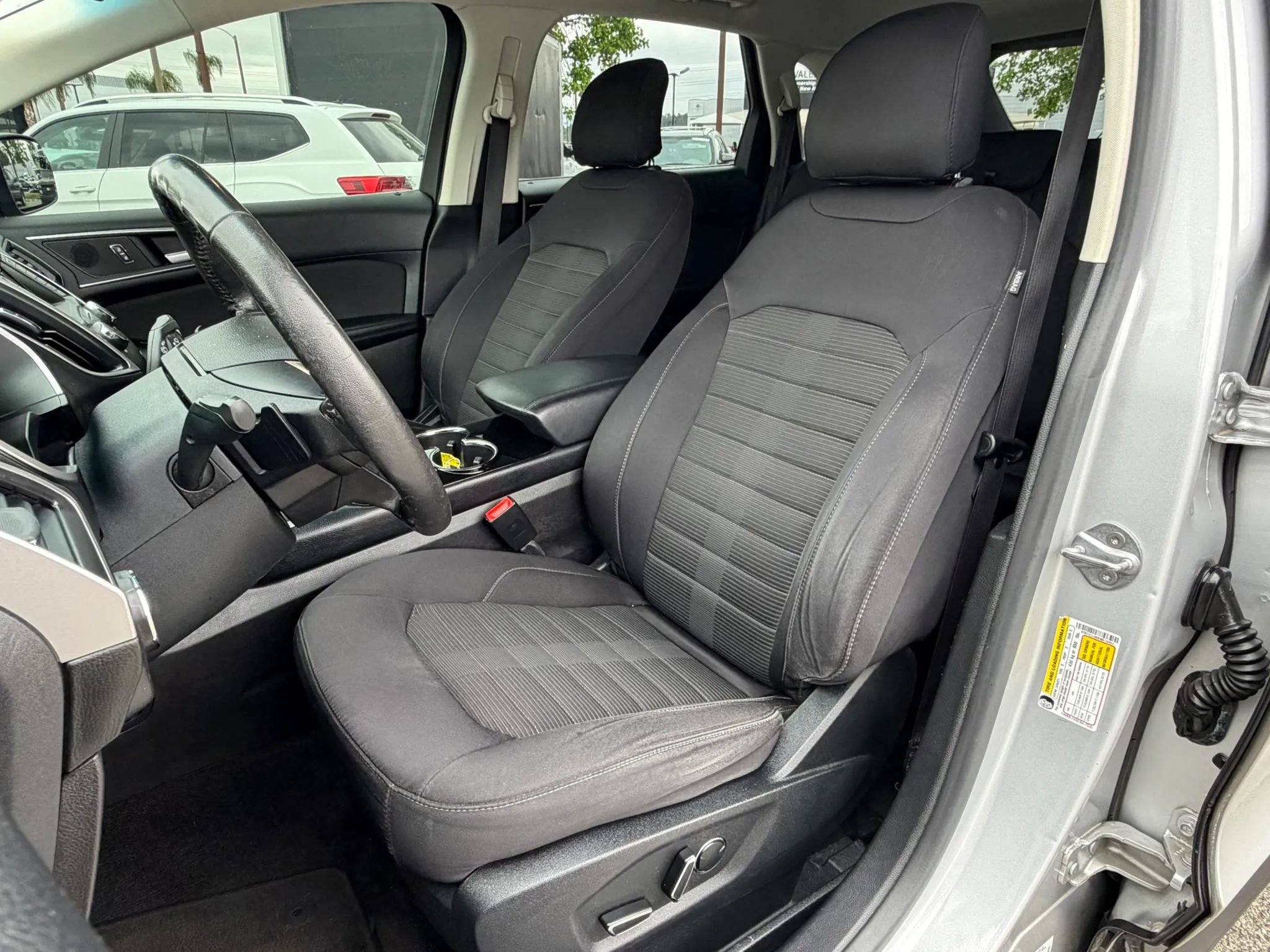Used 2015 Ford Edge SEL FWD image 10