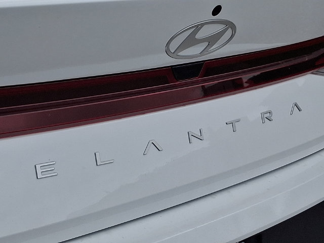 New 2026 Hyundai Elantra SE FWD image 17