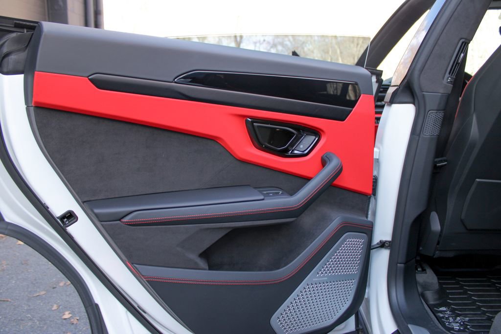 Used 2025 Lamborghini Urus SE image 22