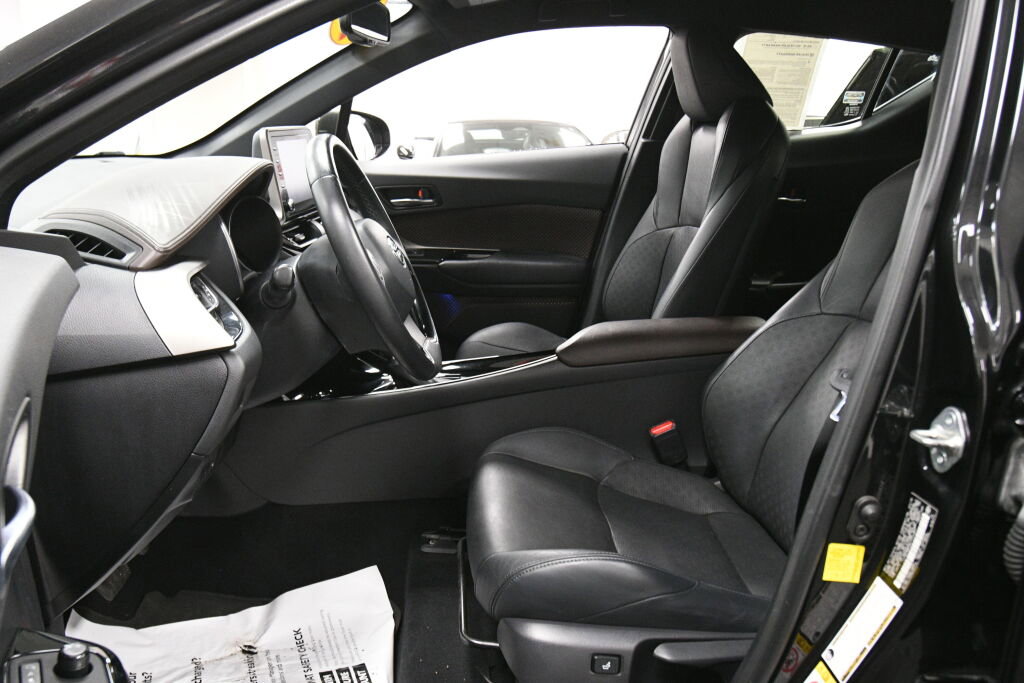 Used 2019 Toyota C-HR Limited image 9