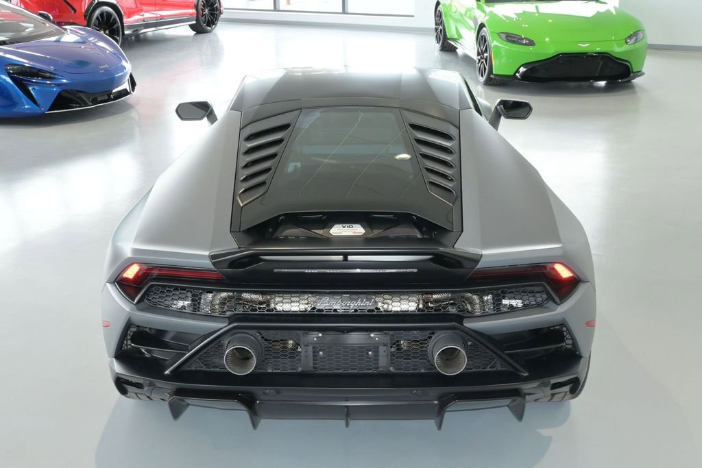 Used 2023 Lamborghini Huracan EVO RWD image 9