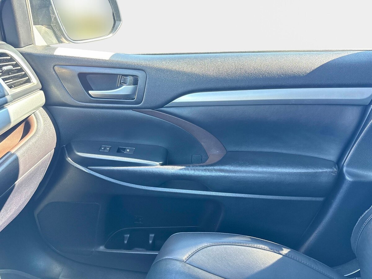 Used 2019 Toyota Highlander XLE FWD image 23