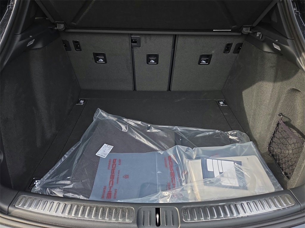 New 2026 Porsche Macan image 30