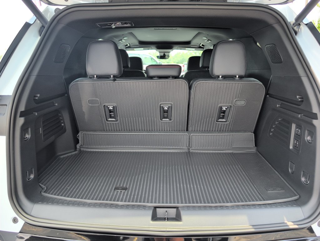 New 2026 Chevrolet Traverse RS w/ LPO, Floor Liner Package FWD image 5