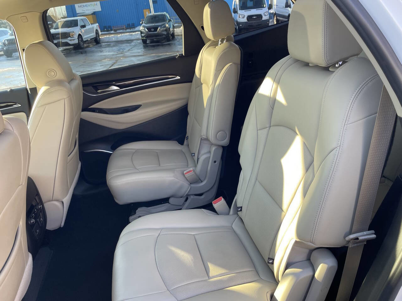 Used 2021 Buick Enclave Essence image 4