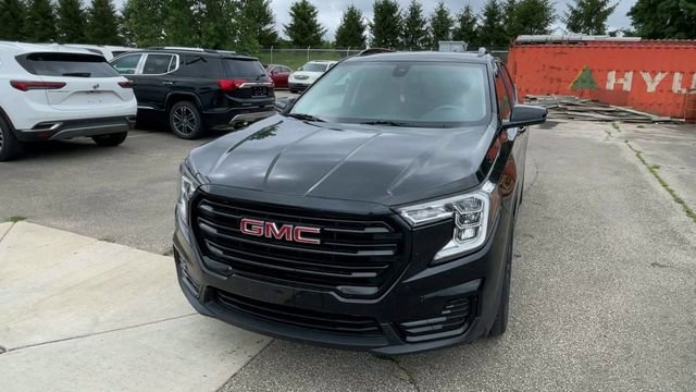 Used 2023 GMC Terrain SLE w/ Driver Convenience Package FWD image 5