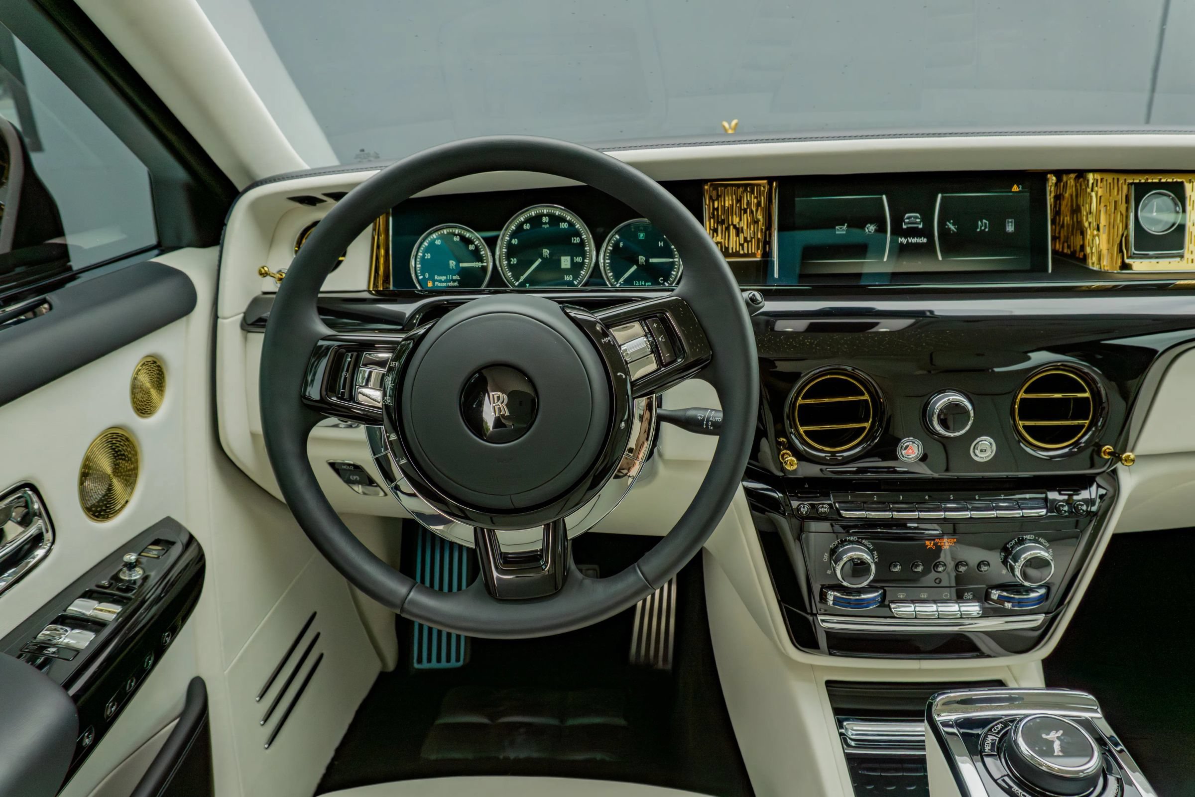 Used 2024 Rolls-Royce Phantom Sedan RWD image 81