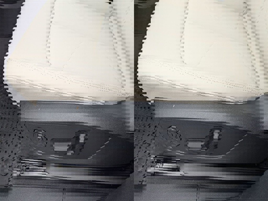 New 2025 Audi Q3 2.0T Premium image 14