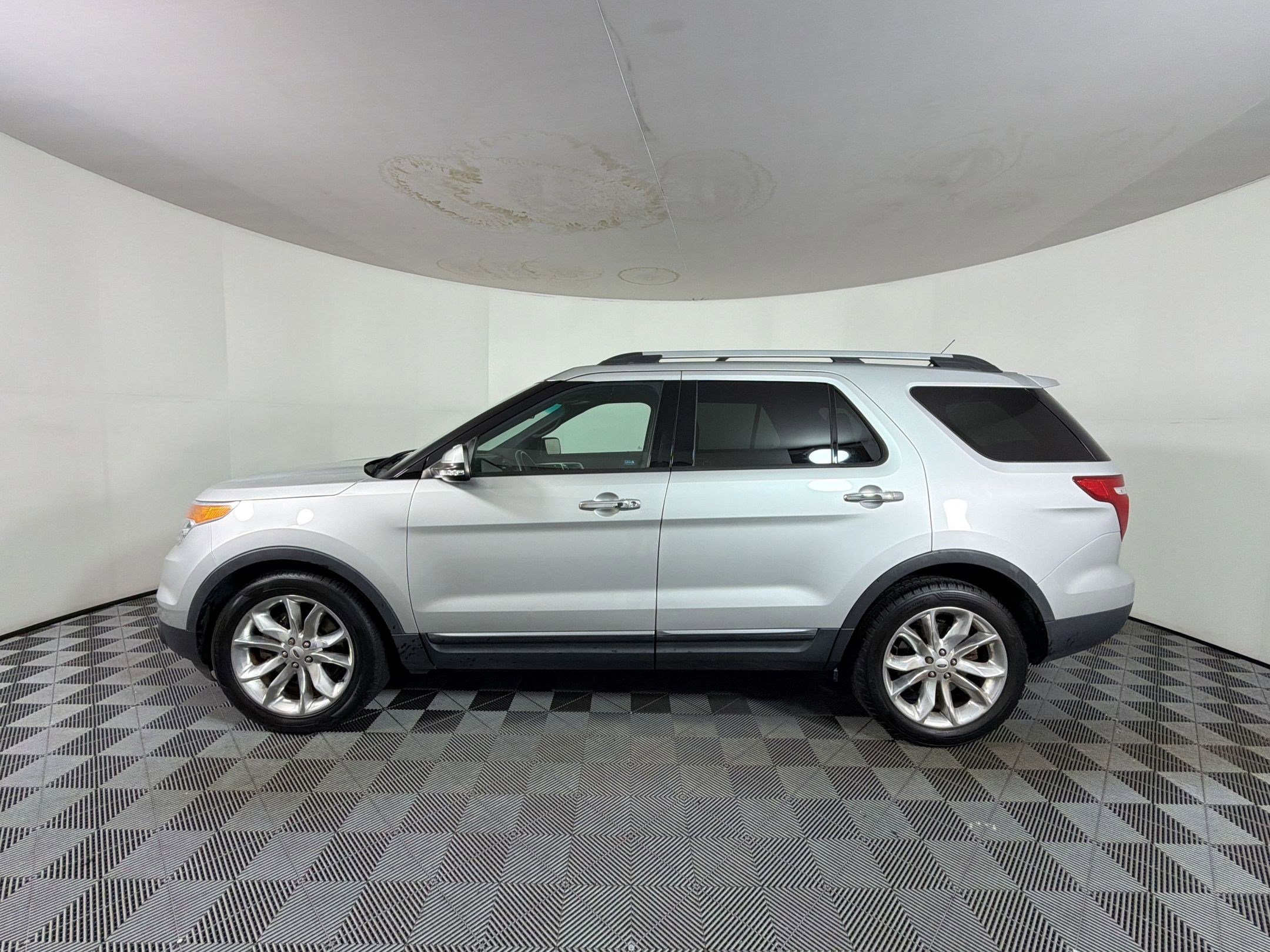 Used 2013 Ford Explorer Limited FWD image 2