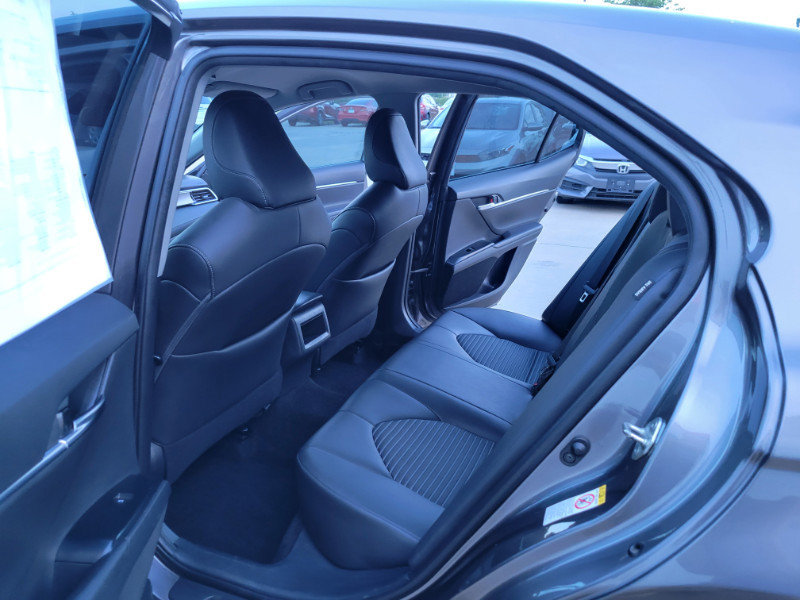 Used 2018 Toyota Camry SE FWD image 23