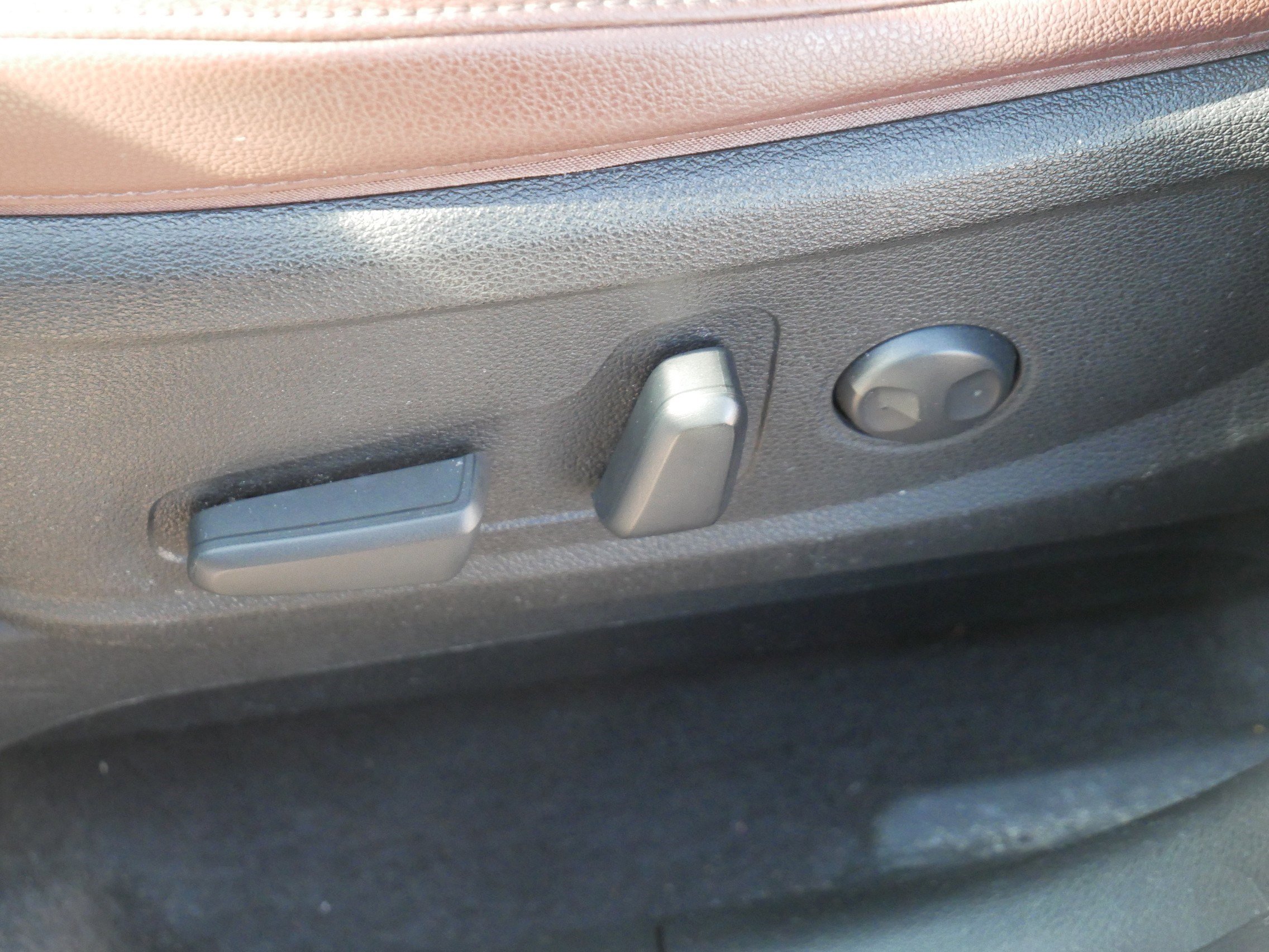 Used 2023 Kia Telluride EX w/ EX Captain's Chair Package image 20