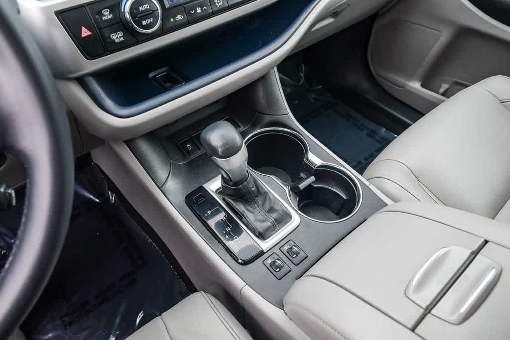 Used 2017 Toyota Highlander XLE FWD image 20