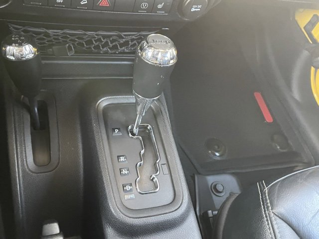 Used 2015 Jeep Wrangler Unlimited Sahara image 21