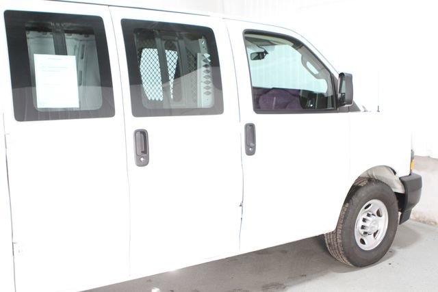 Used 2019 Chevrolet Express 3500 w/ Driver Convenience Package image 35