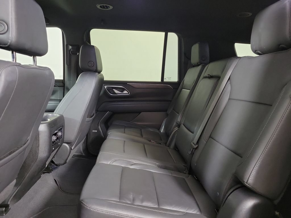 Used 2022 Chevrolet Suburban LT w/ Luxury Package RWD image 23
