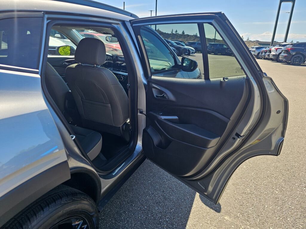 New 2026 Chevrolet Trax ACTIV w/ Sunroof Package FWD image 26