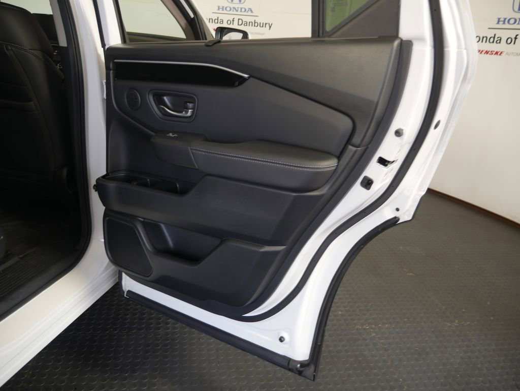 Certified 2024 Honda Pilot Touring image 7
