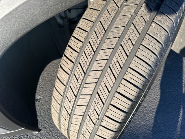 Used 2023 Chevrolet Traverse LT image 33