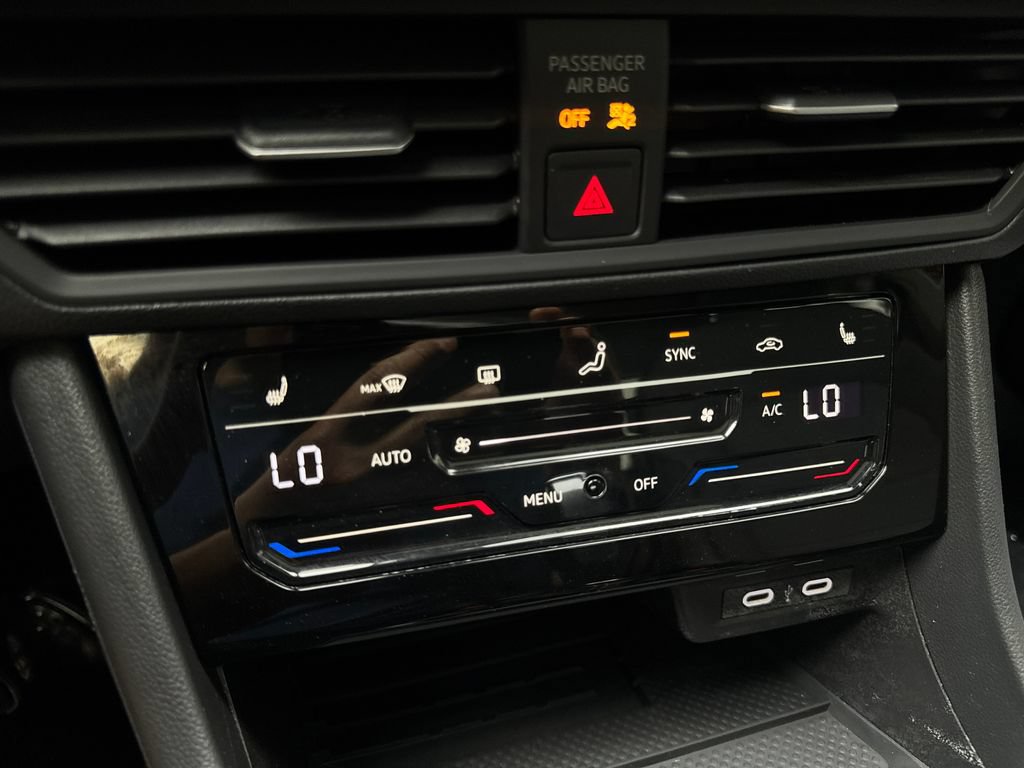 Used 2025 Volkswagen Jetta SE FWD image 65