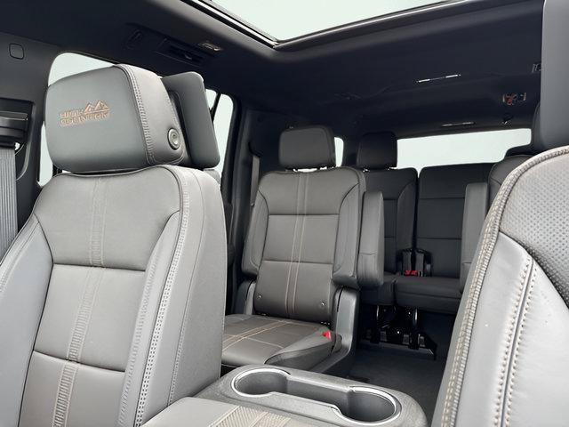 New 2026 Chevrolet Suburban High Country AWD/4WD image 30