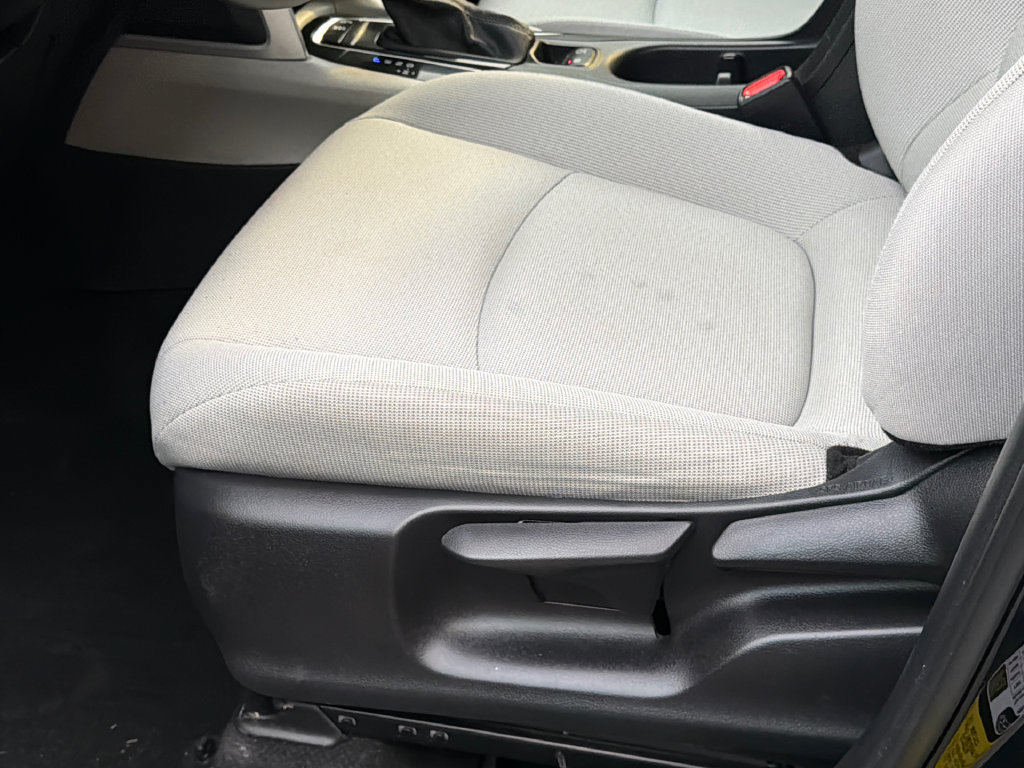 Used 2023 Toyota Corolla Cross LE w/ Moonroof Package AWD/4WD image 19