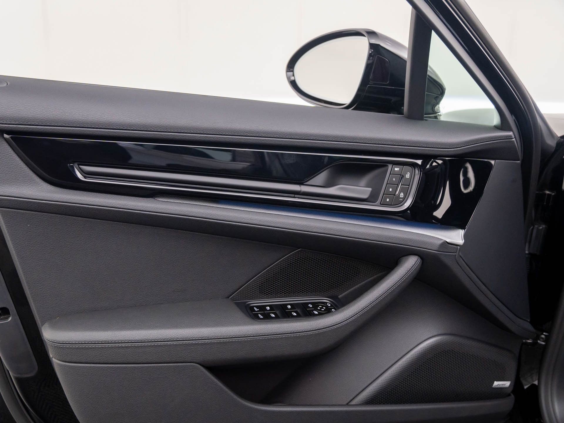 New 2026 Porsche Panamera 4 image 14