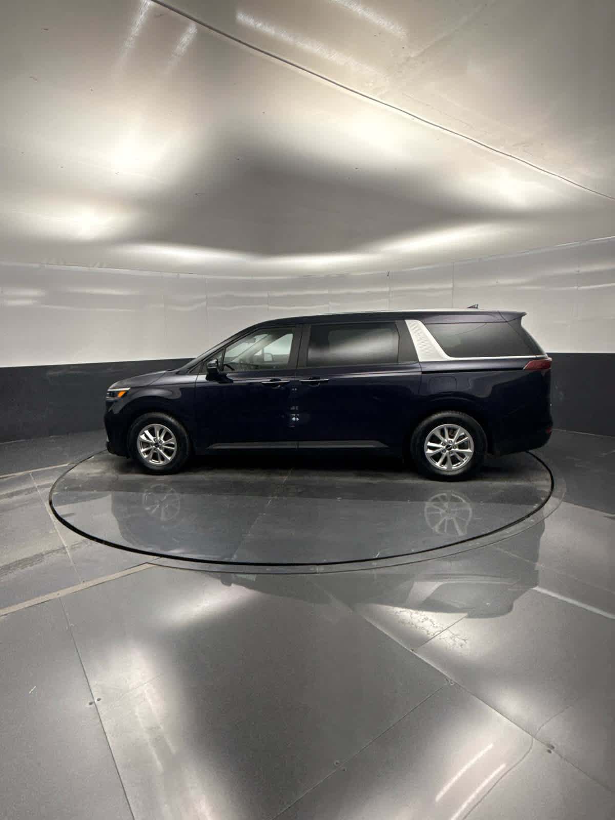 Used 2022 Kia Carnival LX FWD image 36