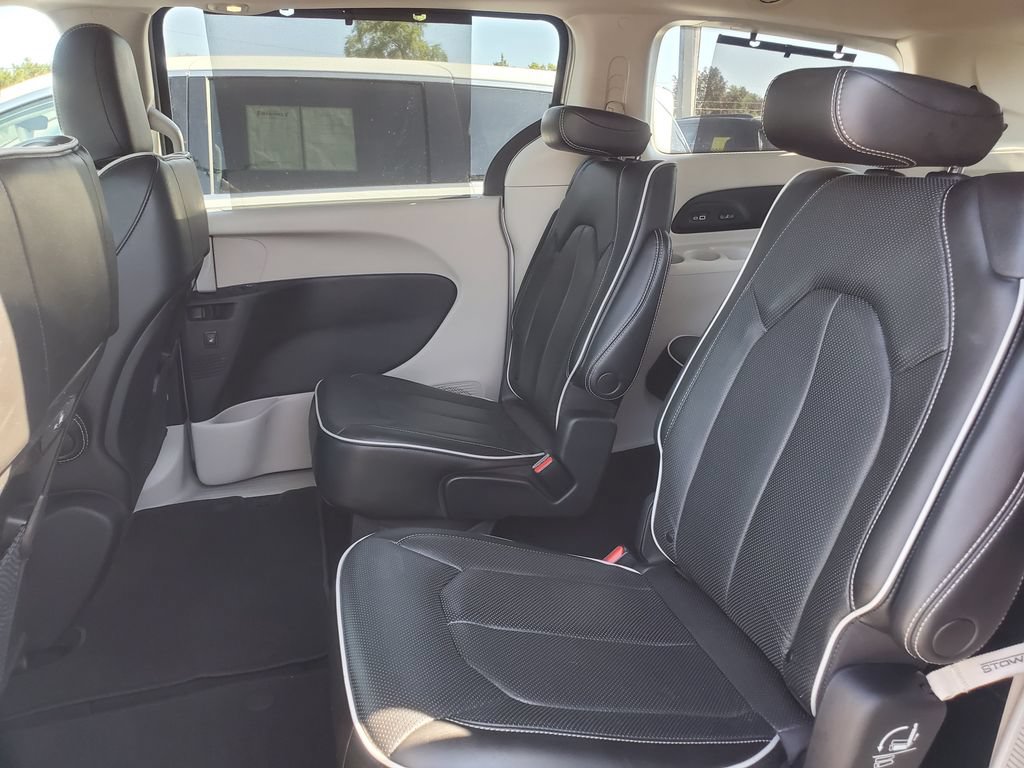 Used 2022 Chrysler Pacifica Limited AWD/4WD image 29