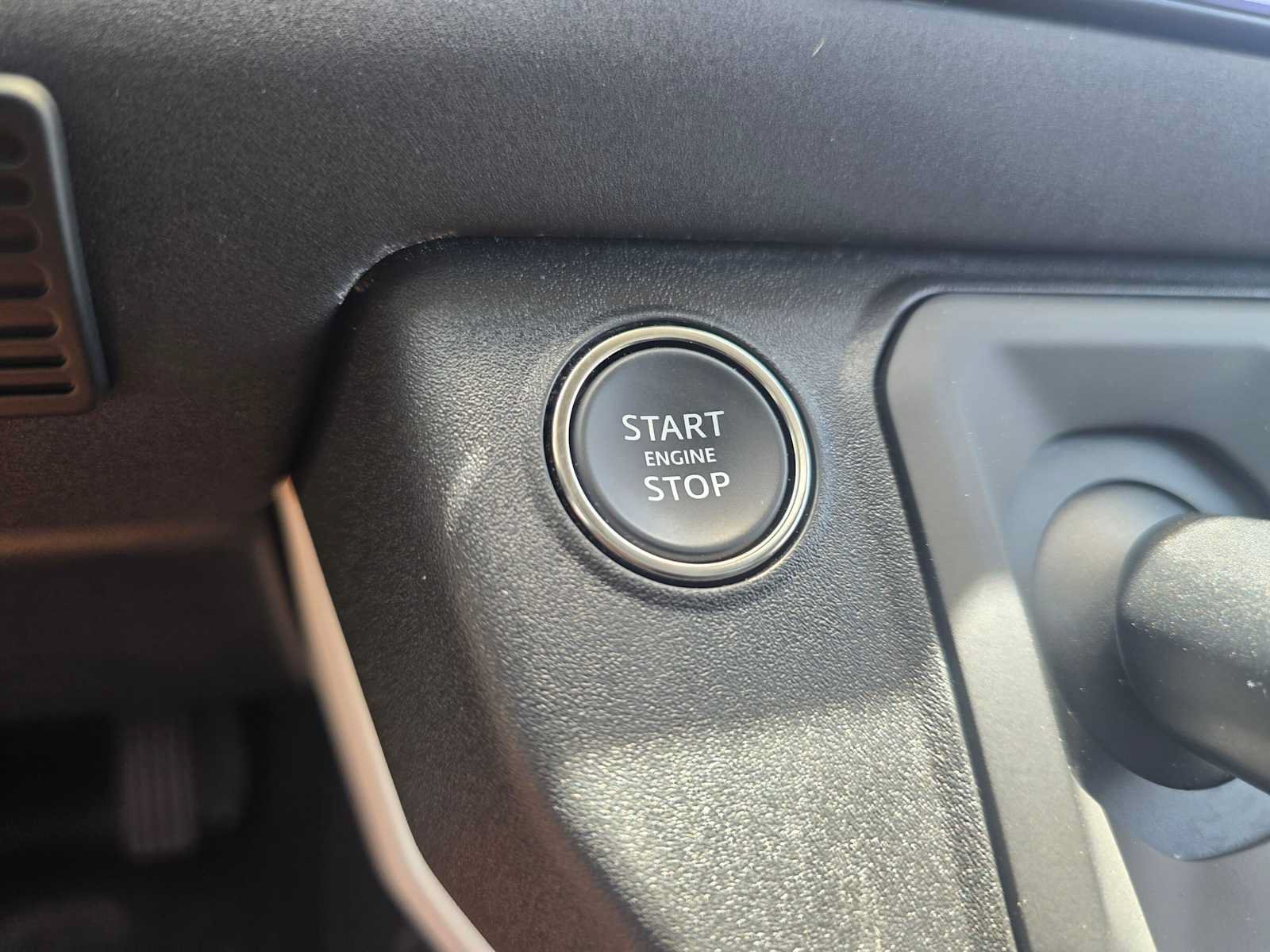 Used 2023 Land Rover Defender 130 SE AWD/4WD image 32