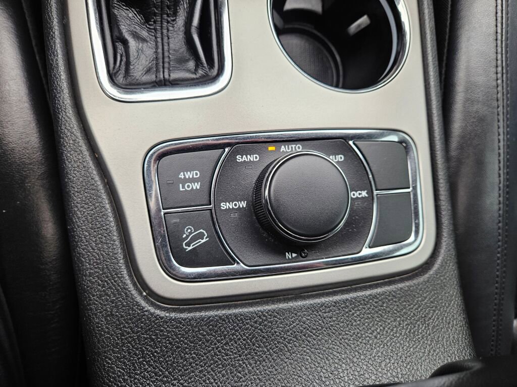 Used 2018 Jeep Grand Cherokee Limited AWD/4WD image 16